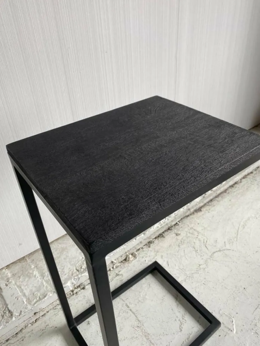 Benoa Bijzettafel industrieel sofa zwart met zwart blad