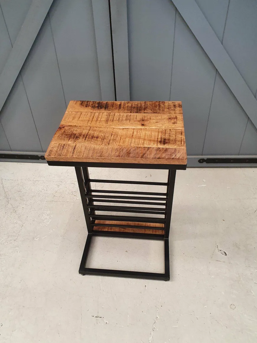 Benoa Bijzettafel industrieel sofa zwart met open vak