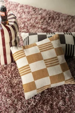 By Boo Kussen Twist 45x45 cm – mosterd
