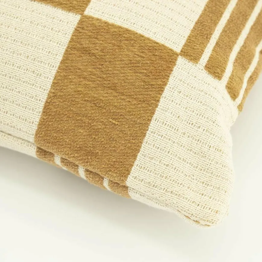 By Boo Kussen Twist 35x55 cm – mosterd