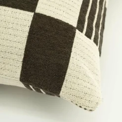 By Boo Kussen Twist 45x45 cm – bruin