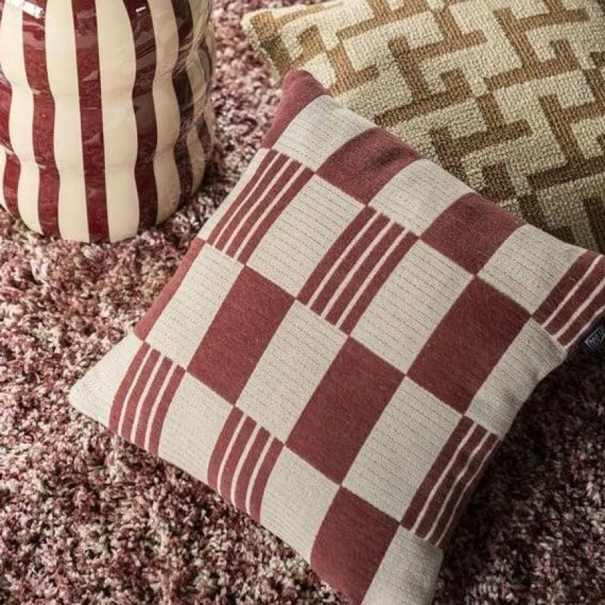 By Boo Kussen Twist 45x45 cm - burgundy