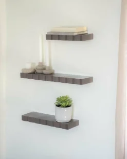 By Boo Wandplank Prinz set van 3- dark taupe