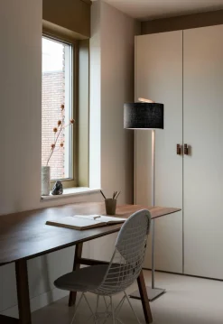 it's about RoMi Vloerlamp Boston zand/kap 3220 zwart