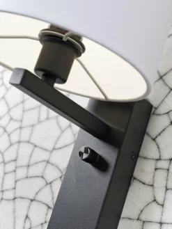 it's about RoMi Wandlamp ijzer Florence E14 met plank+usb incl. dimmer l. linnen