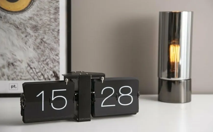 Karlsson Flip klok No Case Stand Zwart