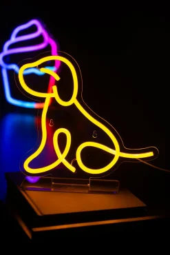 Leitmotiv Neon licht Zittende hond geel