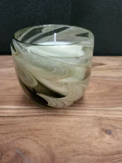 Light en Living Pot met kaars 9x9x9 cm SWIRL glas amber grijs