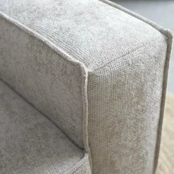 Pepp Interiors Bank River met chaise longue links in Majestic 603