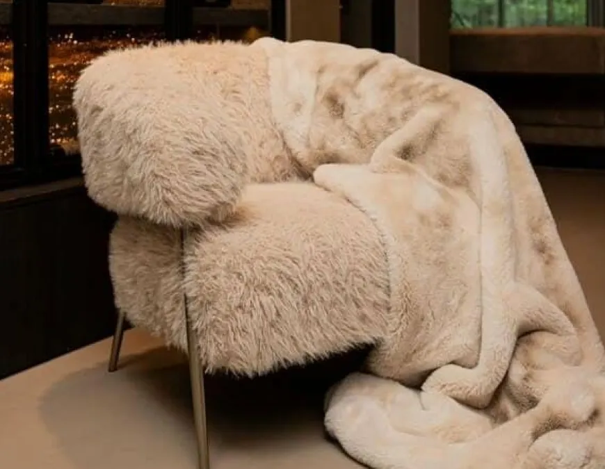 PTMD Fauteuil Hair Cream met champagne kleurige poten
