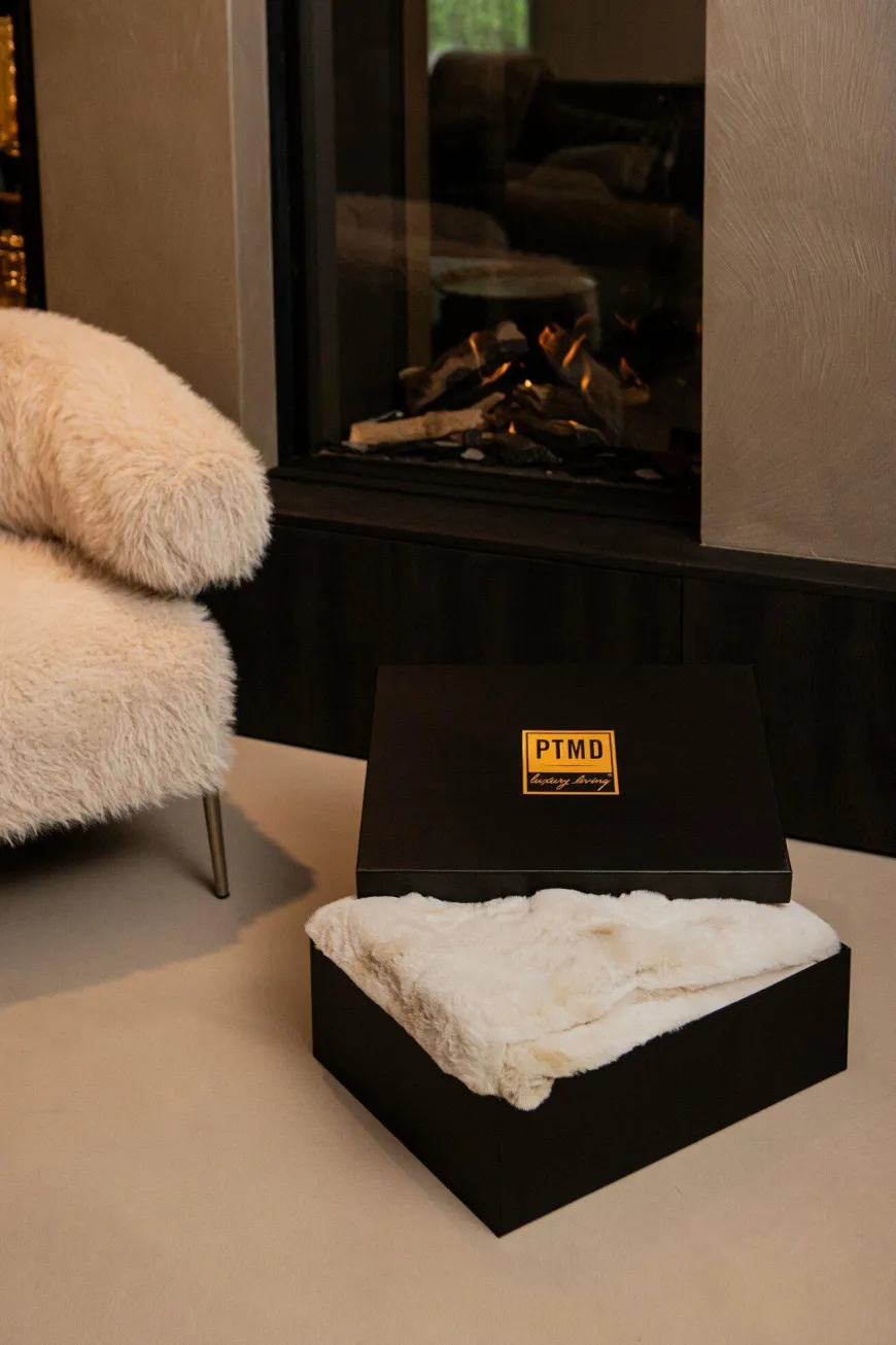 PTMD Fauteuil Hair Cream met champagne kleurige poten