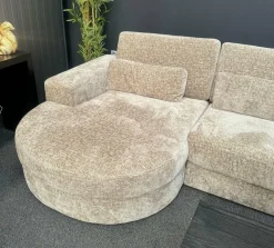 Richmond Interiors Bank Felix lounge links rond + 2.5 zits - Island shitake 124 - Showroommodel