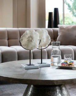 Richmond Interiors Faux koraal Jada op standaard wit