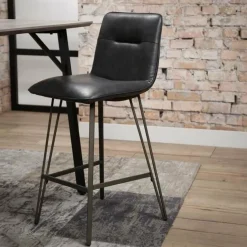 WoonStijl Barstoel V-poot PU zwart - showroommodel laatste artikel