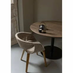 Woood Yossi eetkamerstoel zand met houten poot naturel